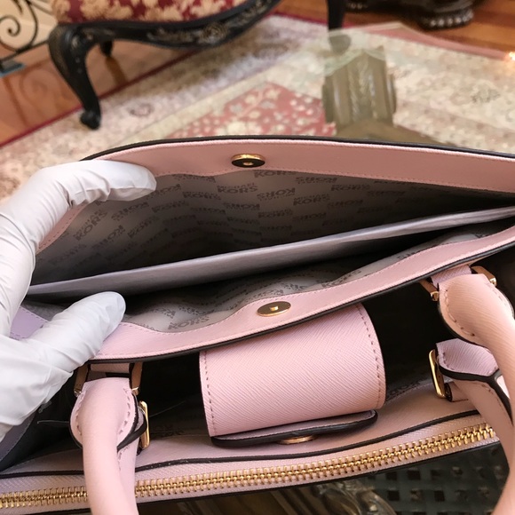 Authentic Michael Kors Karla MD EW handbag&wallet - Picture 4 of 8